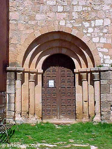 Puerta de la iglesia de Mazagatos