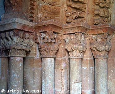 Capiteles del lado izquierdo