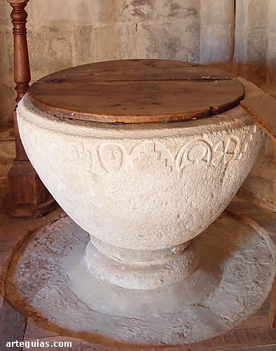 Pila bautismal de la iglesia de San Lorenzo de Vallejo de Mena, Burgos