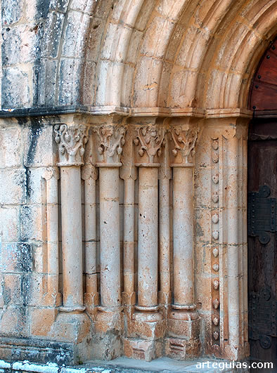 Columnas de la puerta oeste