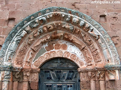 La c&eacute;lebre puerta de la iglesia de Soto de Bureba, Burgos