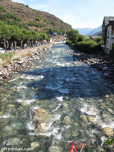 El r&iacute;o Garona a su paso por Boss&ograve;st