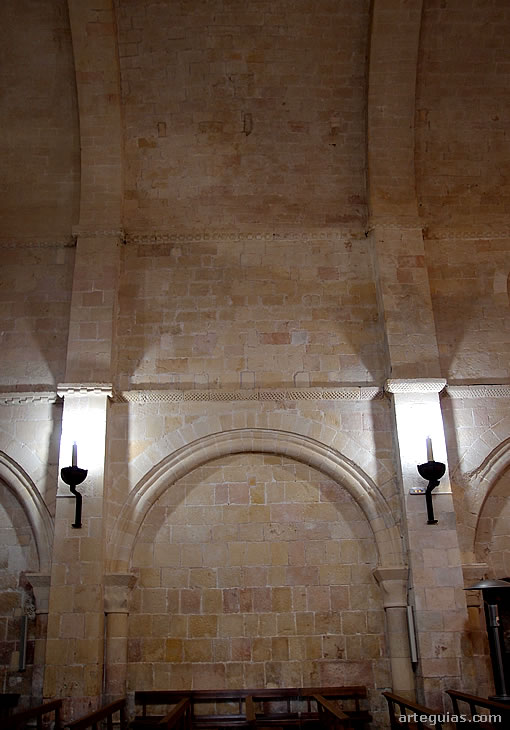 Iglesia de El Salvador, Sepúlveda (Segovia) : interior de la nave