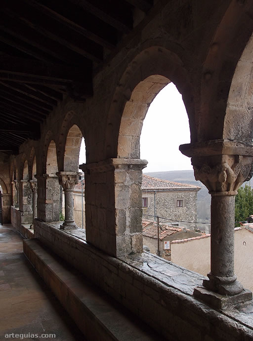 Iglesia de El Salvador, Sepúlveda: galería porticada