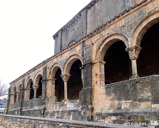 Iglesia de El Salvador, Sepúlveda: galería porticada desde el sureste