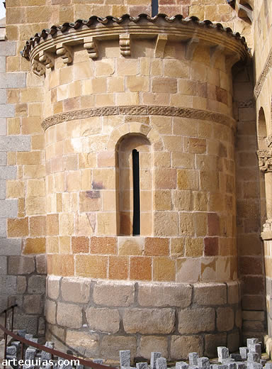 Exterior del &aacute;bside sur