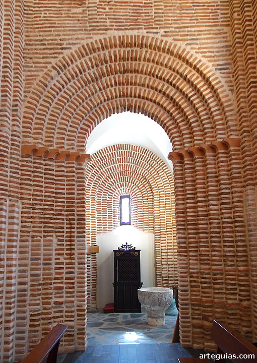 Arco de entrada a la capilla sur