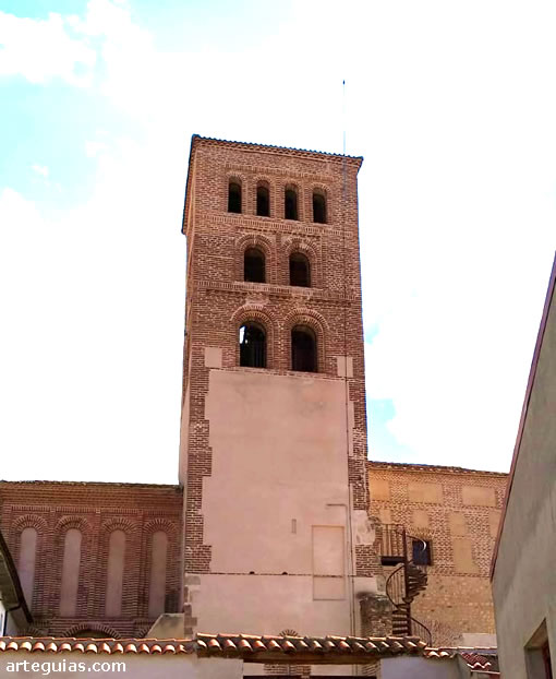 El campanario visto desde el norte