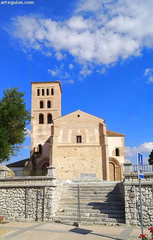 Aspecto de la iglesia de San Baudilio de Samboal, desde el oeste