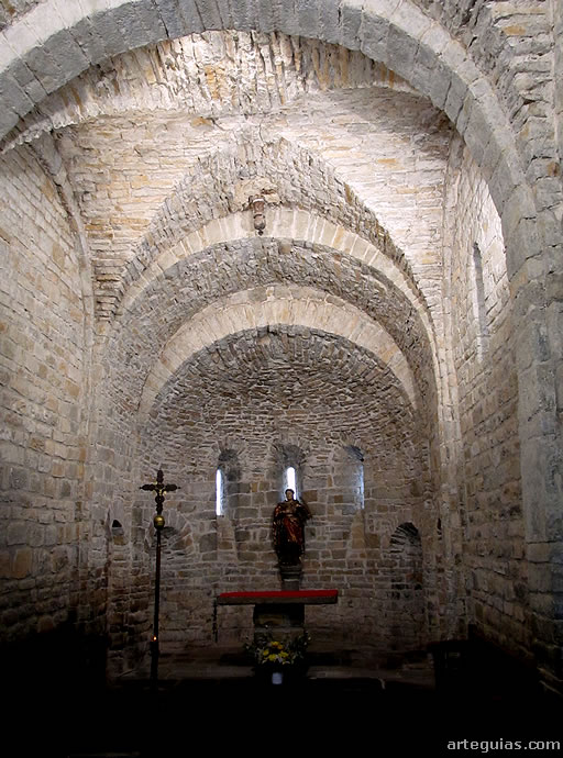 Interior de la cabecera y nave de Iglesia de San Caprasio de Santa Cruz de la Serós