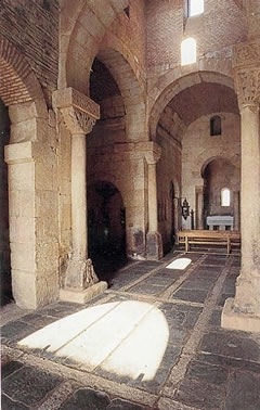 Aspecto de la nave central de la iglesia de San Pedro de la Nave, Campillo (Zamora)