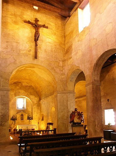San Pedro de Nora: interior de la nave central