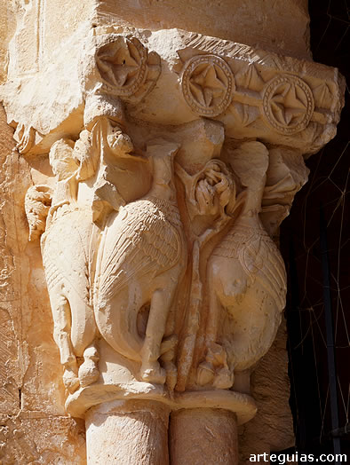 Capitel con arpías