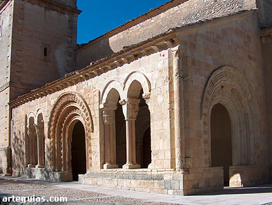 San Pedro de Gaíllos: galería porticada románica