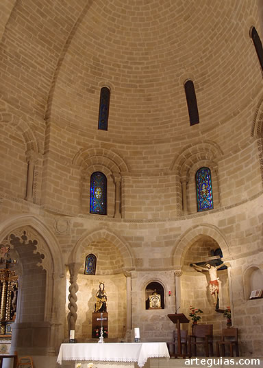 Interior del &aacute;bside principal