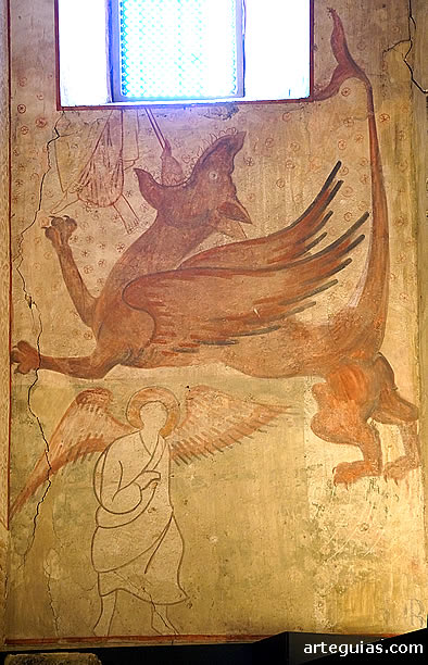 M&aacute;s que probable escena lisiada por un ventanal moderno del combate entre San Miguel y el drag&oacute;n (en este caso con anatom&iacute;a felina)