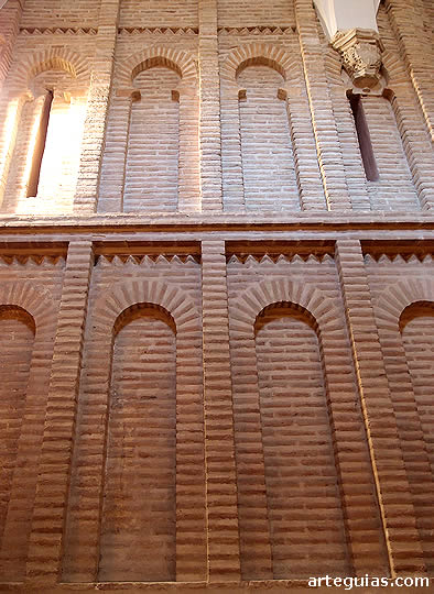 Muro presbiterial sur de la cabecera mud&eacute;jar