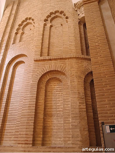 Parte del &aacute;bside en hemiciclo de tipolog&iacute;a mud&eacute;jar