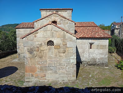 Santa Comba de Bande desde el este con la cabecera en primer plano