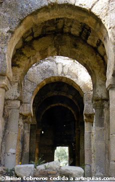B&oacute;vedas y arcos de herradura. Santa Luc&iacute;a del Trampal
