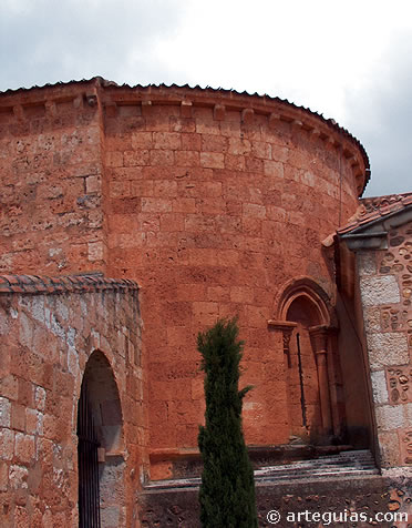 El &aacute;bside tiene dimensiones monumentales, aunque est&aacute; medio tapado por la sacrist&iacute;a
