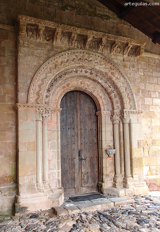 Preciosa puerta románica. Narzana