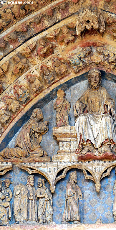 Detalle del t&iacute;mpano y dintel con Cristo en Majestad y la Virgen en la Deesis