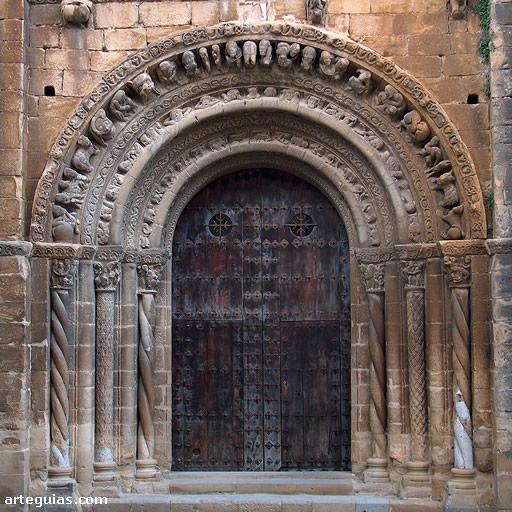 Portada de Santa María de Uncastillo