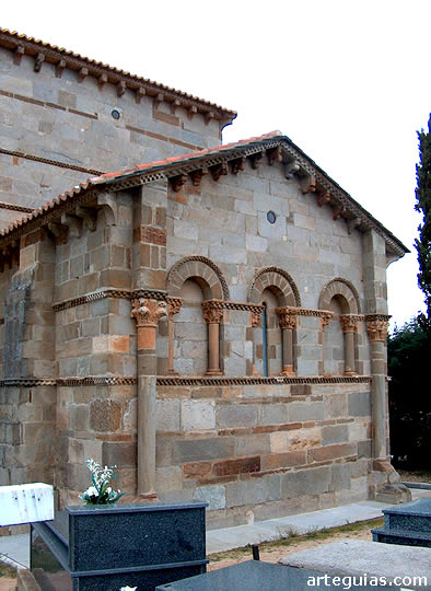 El &aacute;bside de la iglesia de Santa Marta de Tera es todo armon&iacute;a y elegancia