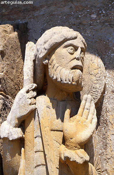 El icono de la iglesia: Santiago con atuendo de peregrino