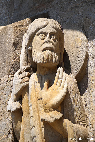 Estatua del Ap&oacute;stol Santiago, verdadero icono de Santa Marta de Tera y de Camino Sanbr&eacute;s a Santiago
