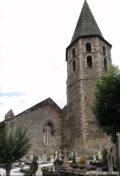 Fachada oeste y torre de la iglesia de Sant Andreu de Salardú, Lleida