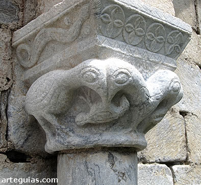 Capitel con aves