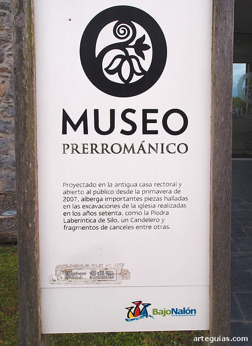 Cartel del Museo Prerrománico de Santianes de Pravia