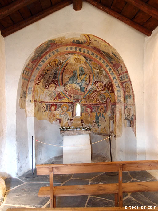 Interior de la iglesia de Sant Miquel d'Engolasters