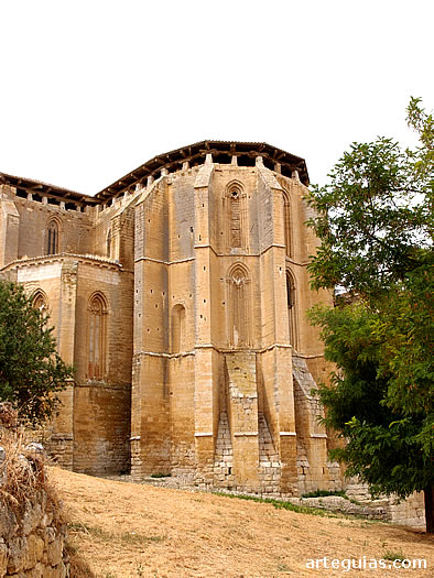&Aacute;bside central de la iglesia de San Hip&oacute;lito el Real