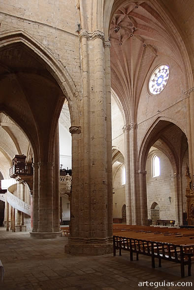 Interior de la iglesia parroquial de San Hip&oacute;lito