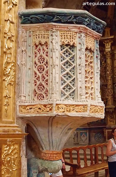 Una de las piezas sobresalientes de la iglesia de San Hip&oacute;lito de T&aacute;mara de Campos es el p&uacute;lpito g&oacute;tico mud&eacute;jar