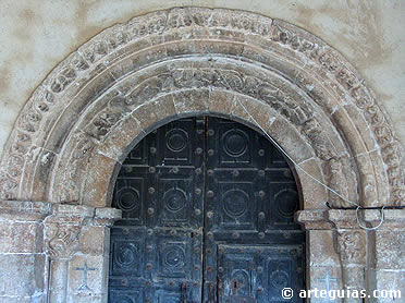 Puerta rom&aacute;nica