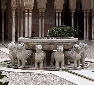 Interior del Patio de los Leones. Coraz&oacute;n de la Alhambra