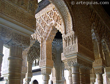 Columnas de claro estilo nazar&iacute;