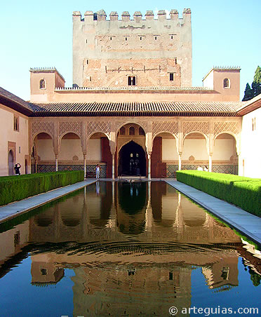 Alhambra de Granada: Patio de los Arrayanes.