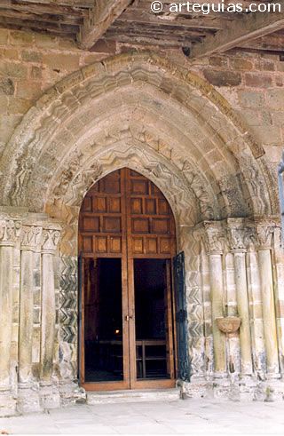 Portada de San Juan de Amandi, Villaviciosa