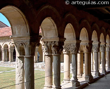 Claustro de la Colegiata de Santillana del Mar. Cantabria