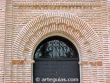 Puerta de la iglesia de Carabanchel
