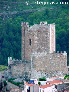 Castillo de Alcal&aacute; del J&uacute;car, de los m&aacute;s pintorescos de la provincia de Albacete