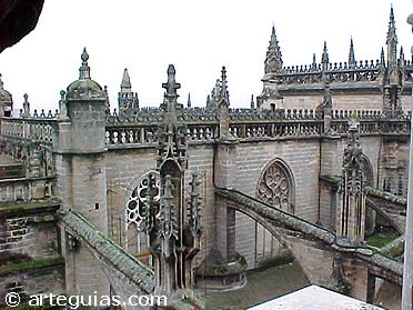 Arbotantes y pin&aacute;culos de la Catedral de Sevilla