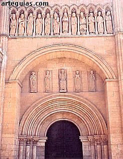 Puerta meridional de la Catedral de Ciuda Rodrigo. Salamanca