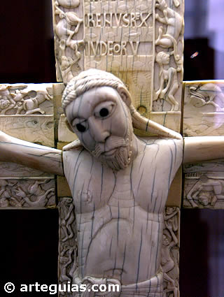 Crucifijo de marfil de Do&ntilde;a Sancha y Don Fernando.Museo Arqueol&oacute;gico Nacional