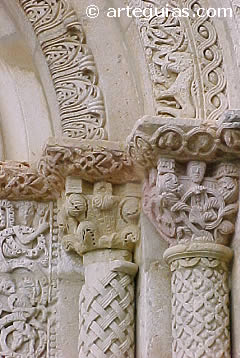 Capiteles de Est&iacute;baliz